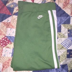 They are some Nike green and white Leggings/pants
